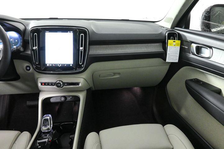 new 2025 Volvo XC40 car, priced at $52,000