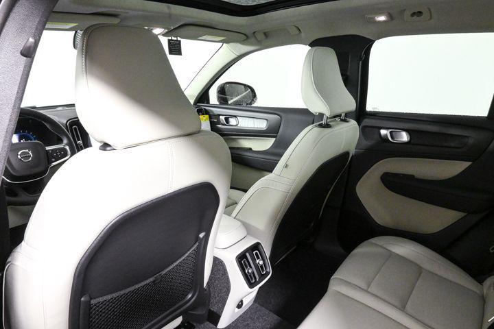 new 2025 Volvo XC40 car, priced at $52,000