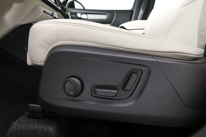 new 2025 Volvo XC40 car, priced at $52,000