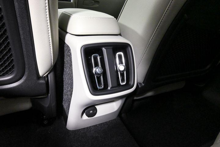 new 2025 Volvo XC40 car, priced at $52,000