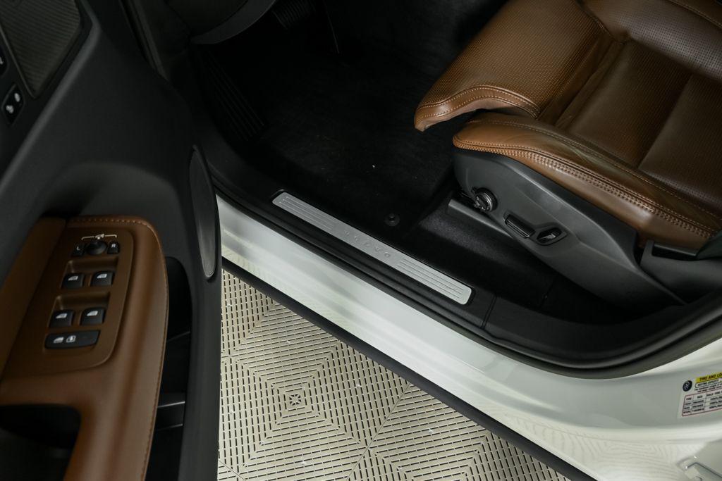 used 2022 Volvo XC60 car, priced at $39,764