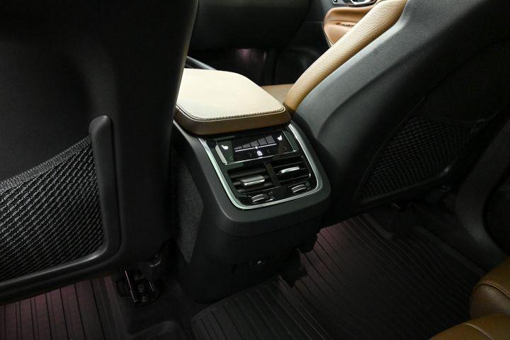 used 2023 Volvo XC90 car, priced at $41,700