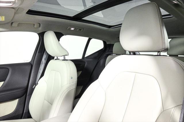 new 2025 Volvo XC40 car, priced at $51,565
