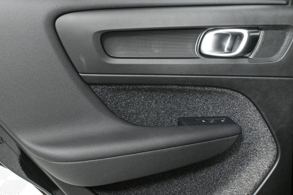 new 2025 Volvo XC40 car, priced at $36,437
