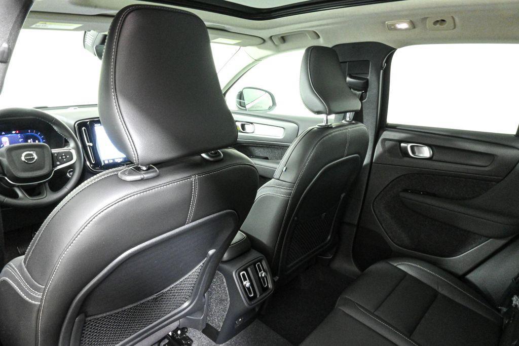 new 2025 Volvo XC40 car, priced at $36,437