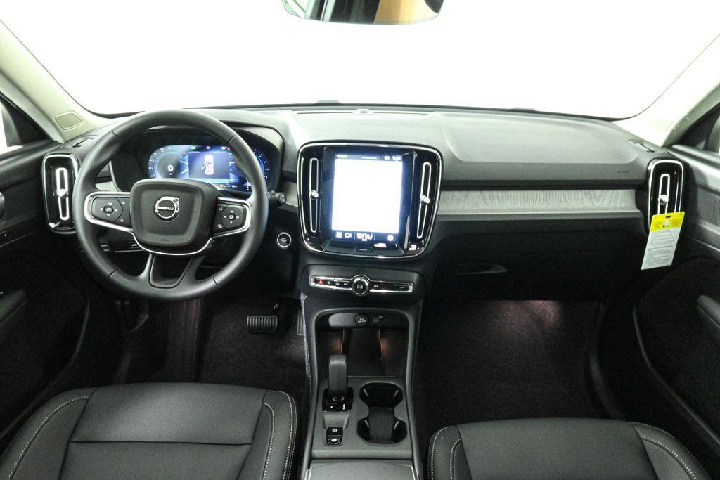 new 2025 Volvo XC40 car, priced at $36,437