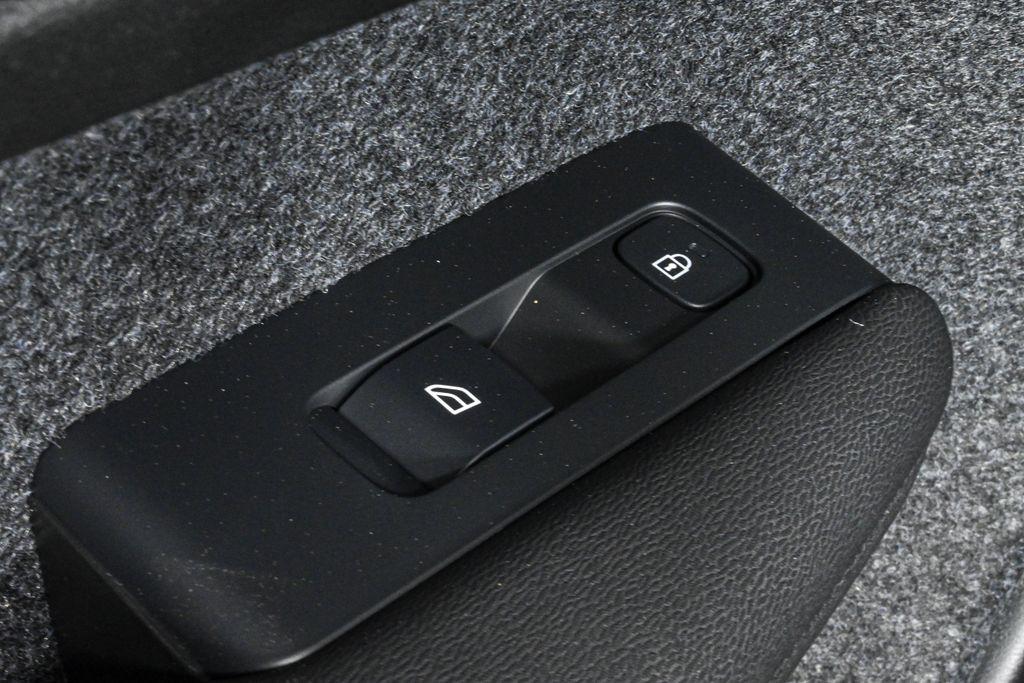 new 2025 Volvo XC40 car, priced at $36,437
