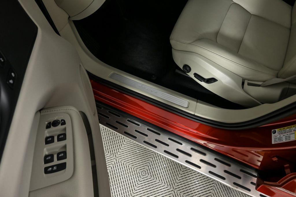 used 2022 Volvo XC60 car, priced at $34,989
