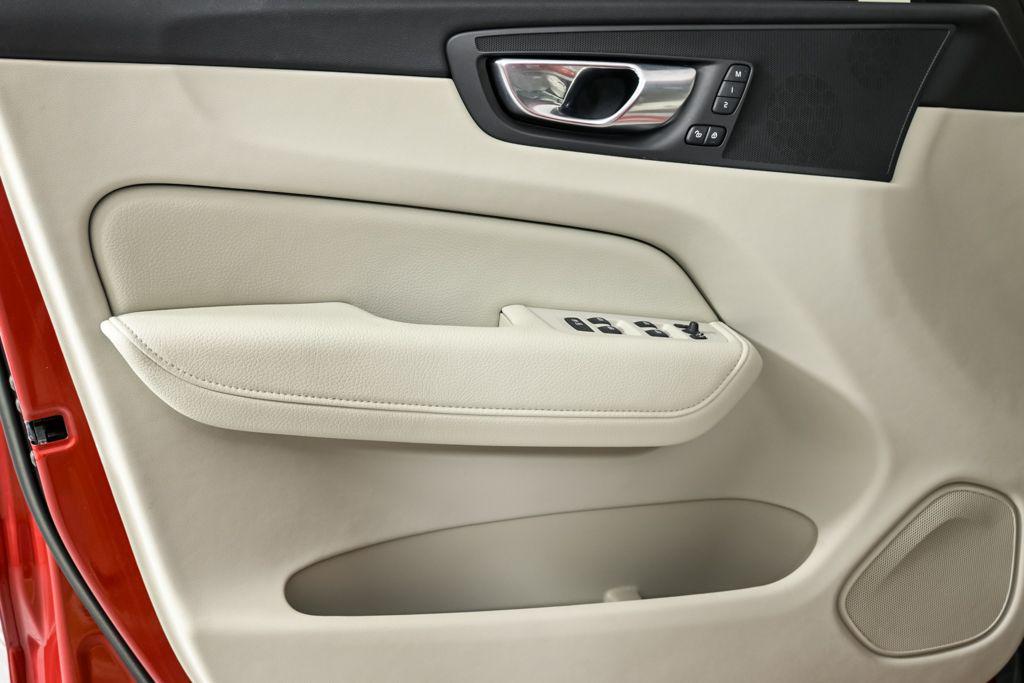 used 2022 Volvo XC60 car, priced at $34,989