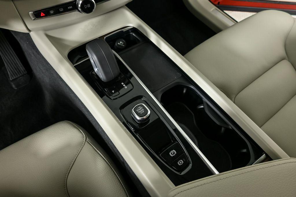 used 2022 Volvo XC60 car, priced at $34,989