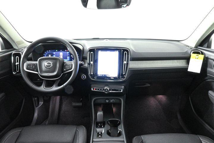 new 2025 Volvo XC40 car, priced at $45,485
