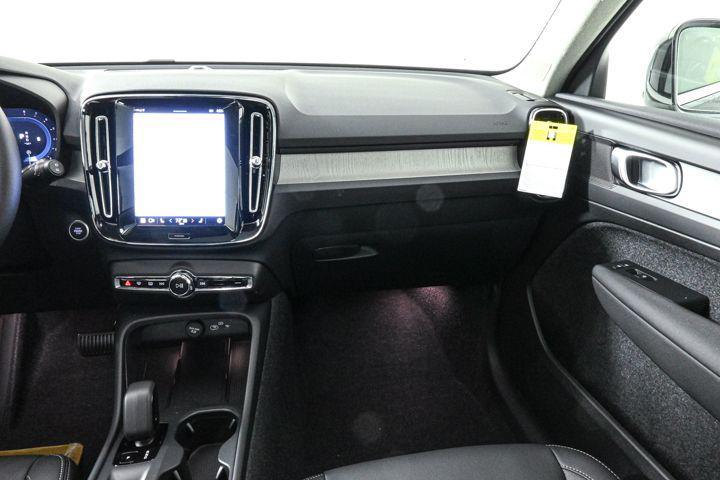 new 2025 Volvo XC40 car, priced at $45,485