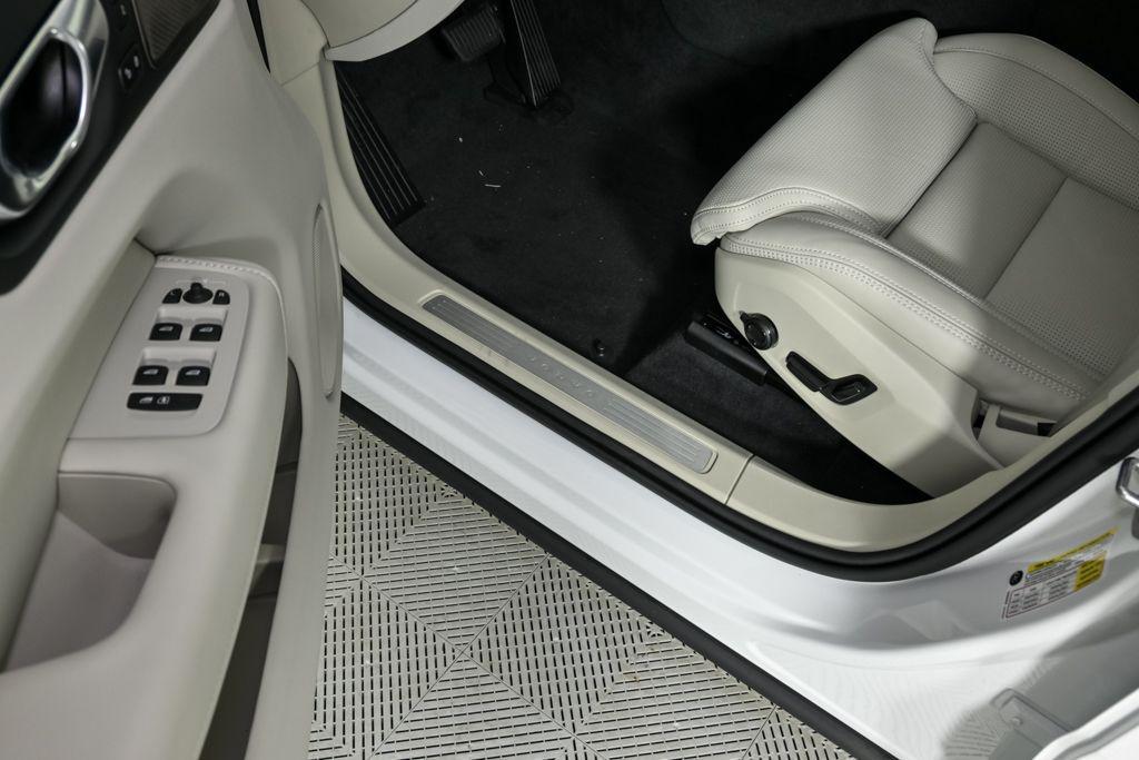 new 2026 Volvo XC60 car, priced at $63,935