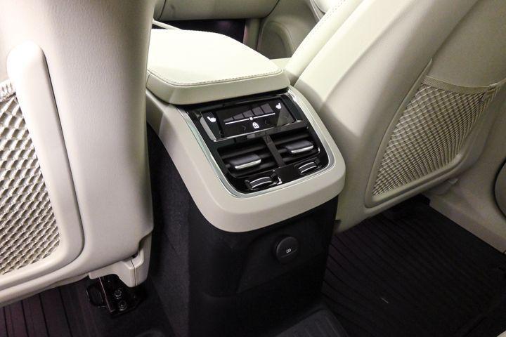 used 2024 Volvo XC90 Recharge Plug-In Hybrid car, priced at $65,000