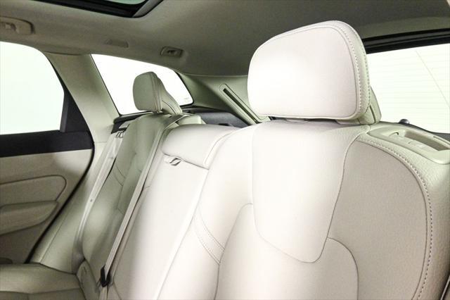 used 2023 Volvo XC60 Recharge Plug-In Hybrid car, priced at $42,900