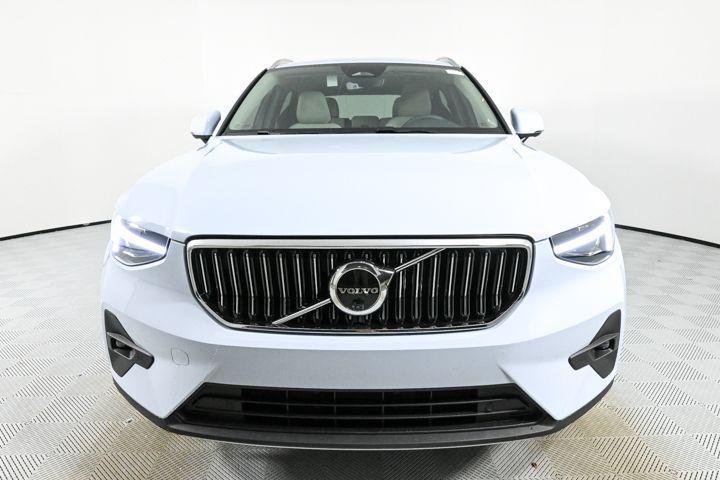 new 2025 Volvo XC40 car, priced at $44,600