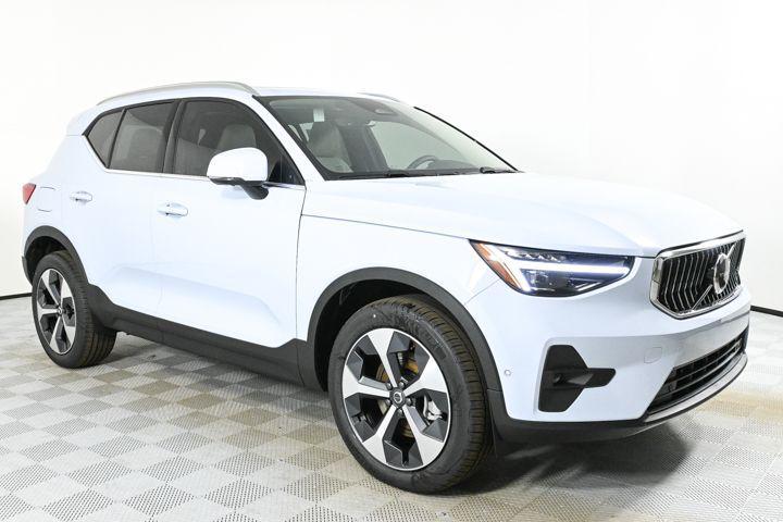 new 2025 Volvo XC40 car, priced at $44,600