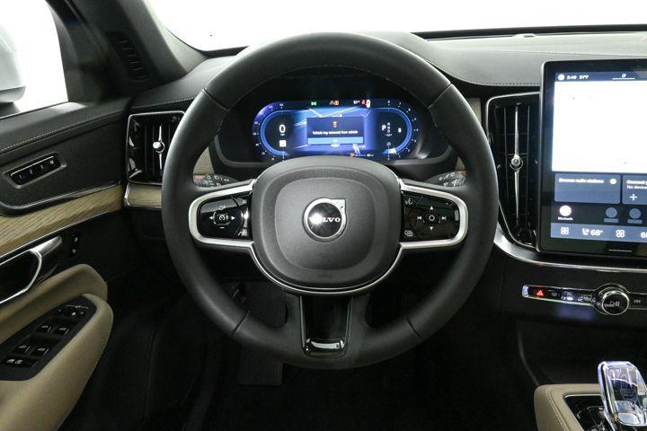 new 2025 Volvo XC90 car, priced at $61,295