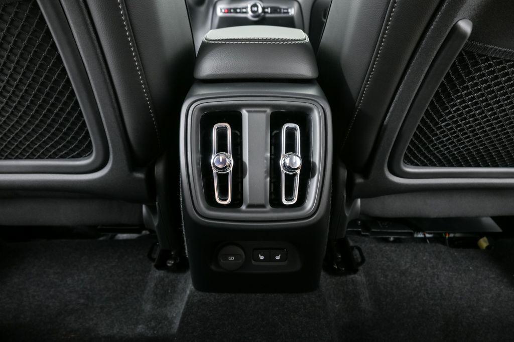 new 2026 Volvo XC40 car