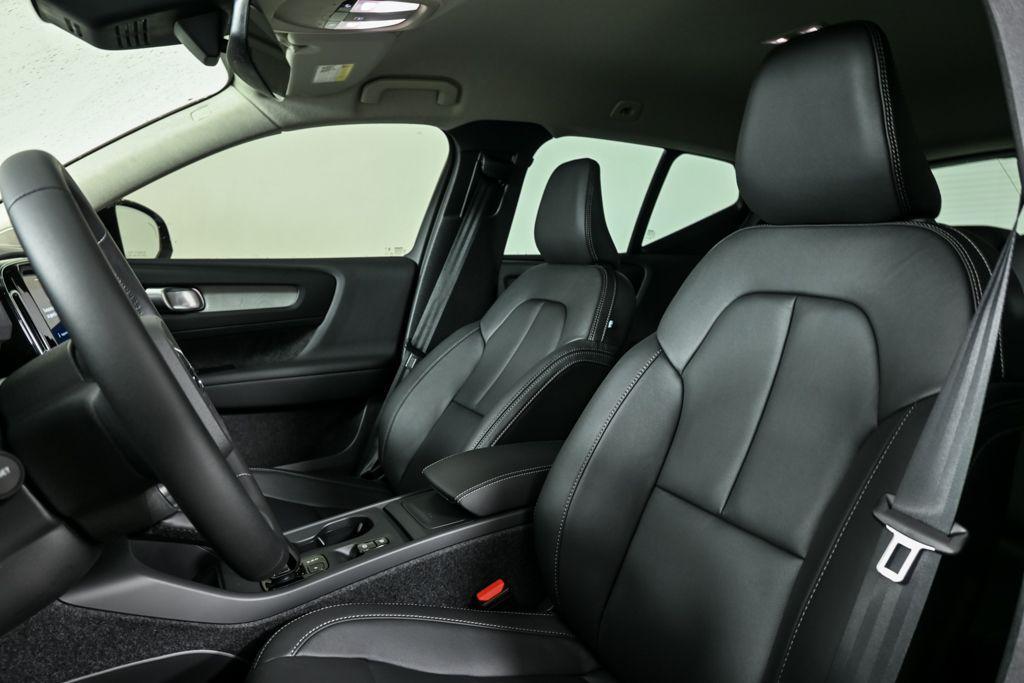 new 2026 Volvo XC40 car