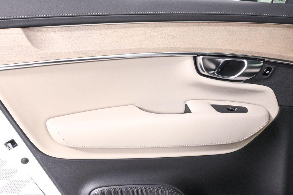 new 2025 Volvo XC90 car, priced at $58,856
