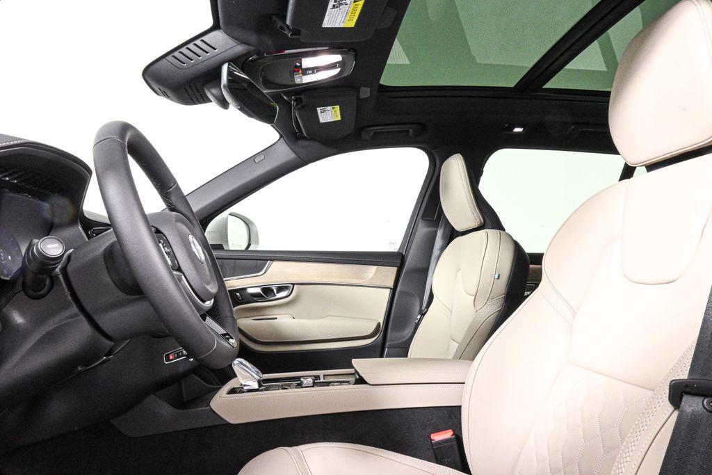 new 2025 Volvo XC90 car, priced at $58,856