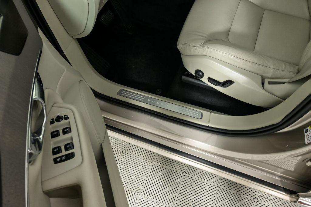used 2024 Volvo XC90 car, priced at $45,539
