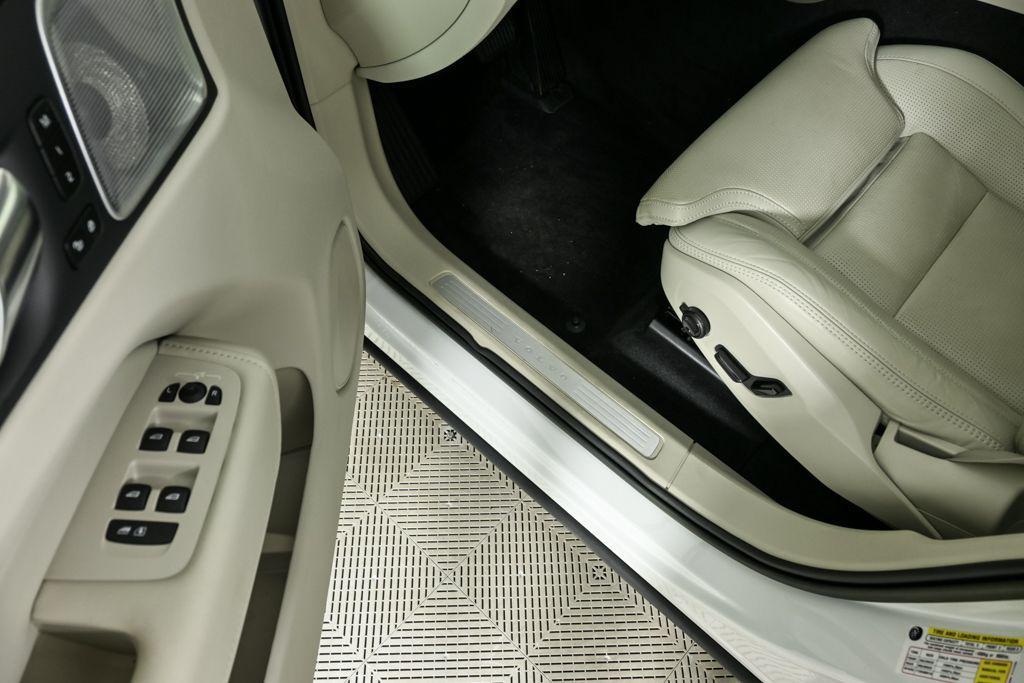 used 2023 Volvo XC60 car, priced at $45,030
