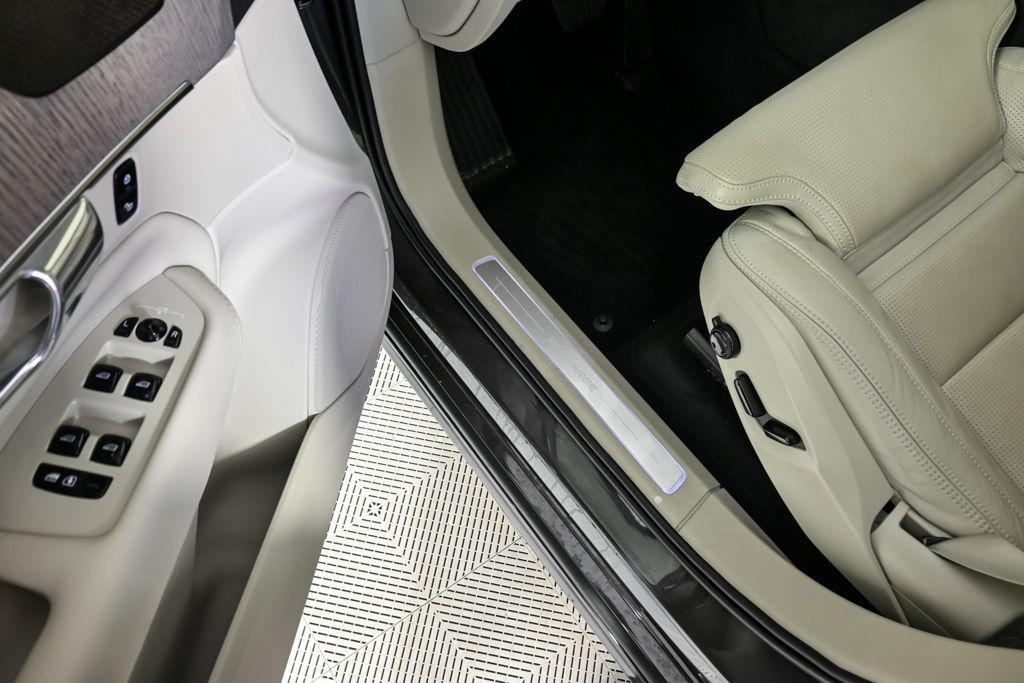 used 2024 Volvo XC90 Recharge Plug-In Hybrid car, priced at $54,842