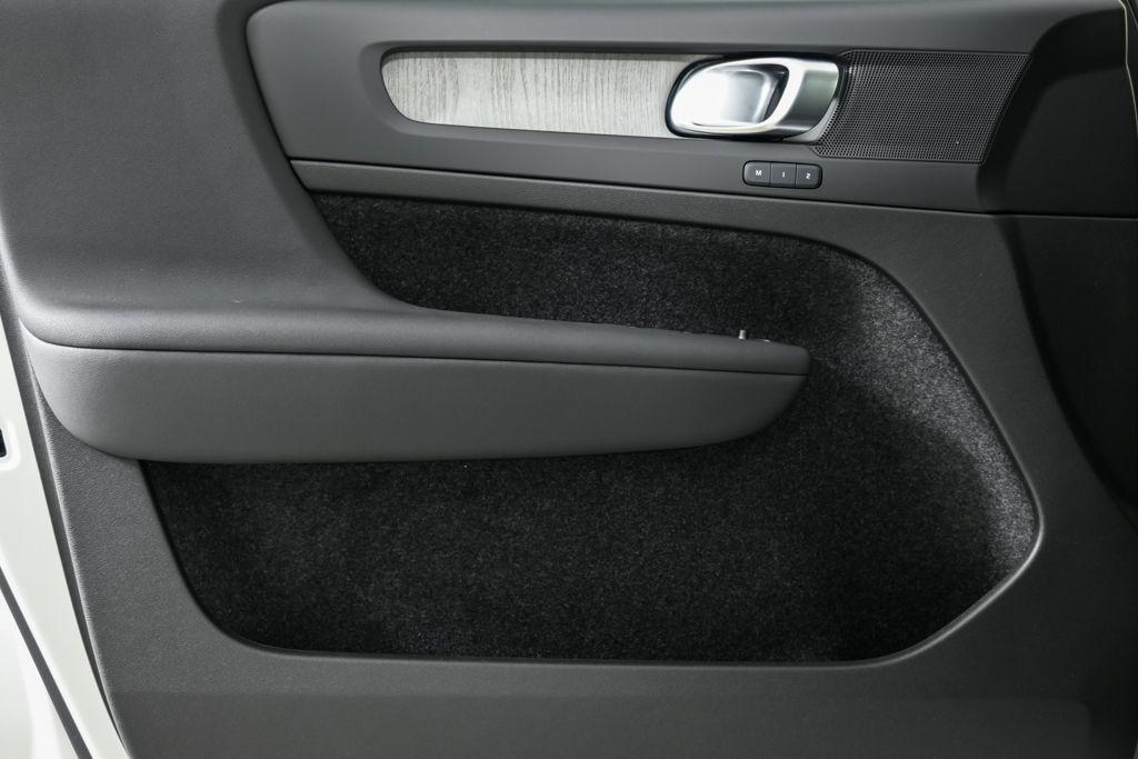 new 2026 Volvo XC40 car