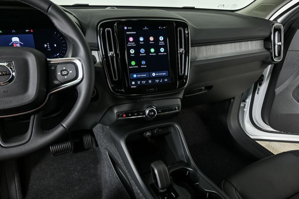 new 2026 Volvo XC40 car