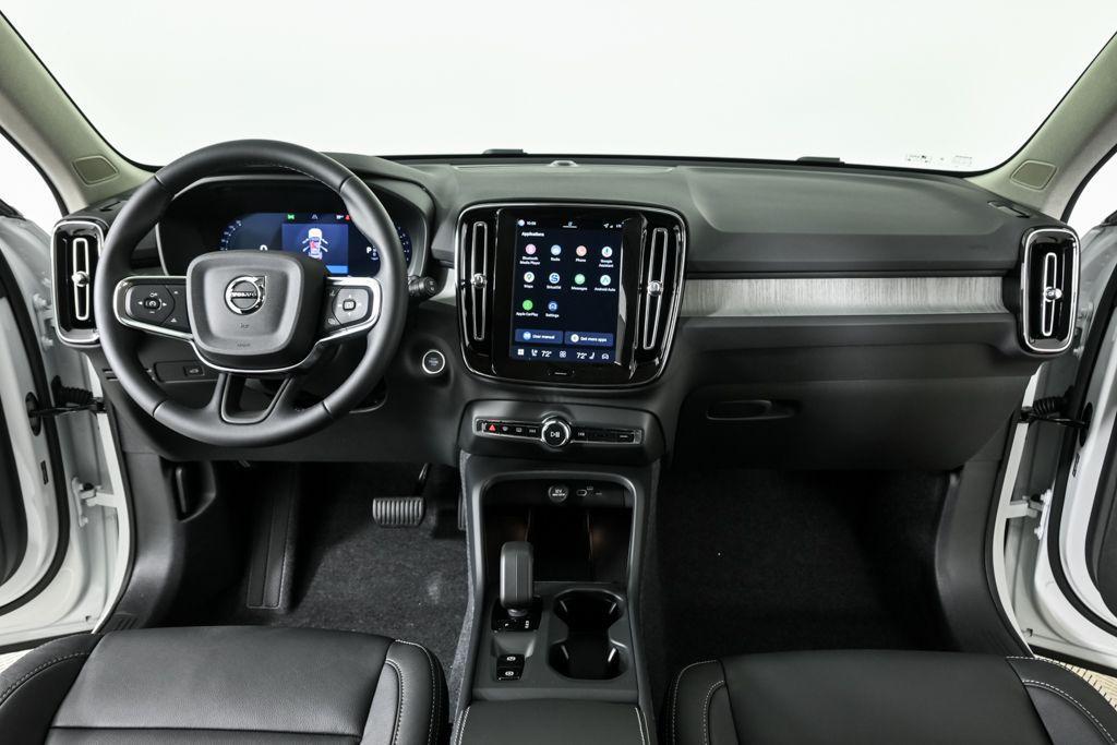 new 2026 Volvo XC40 car