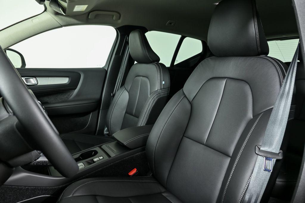 new 2026 Volvo XC40 car