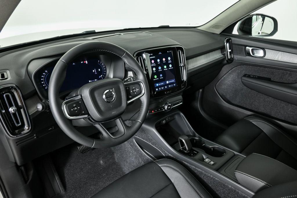 new 2026 Volvo XC40 car