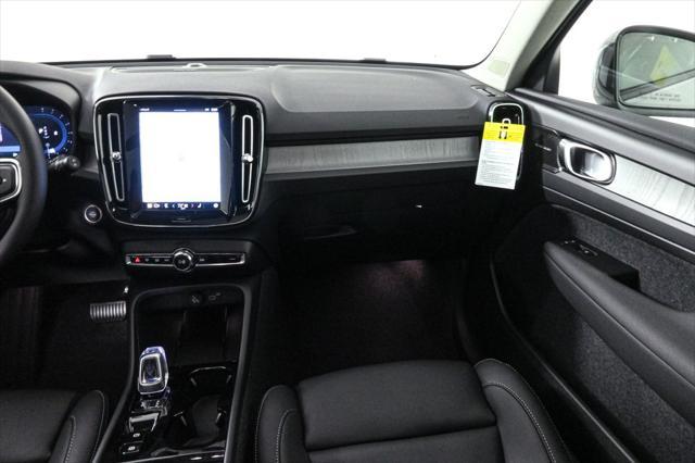 new 2025 Volvo XC40 car, priced at $51,560