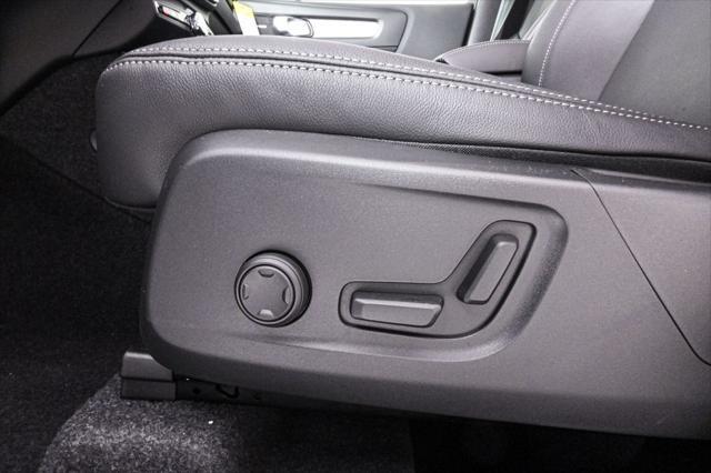 new 2025 Volvo XC40 car, priced at $51,560