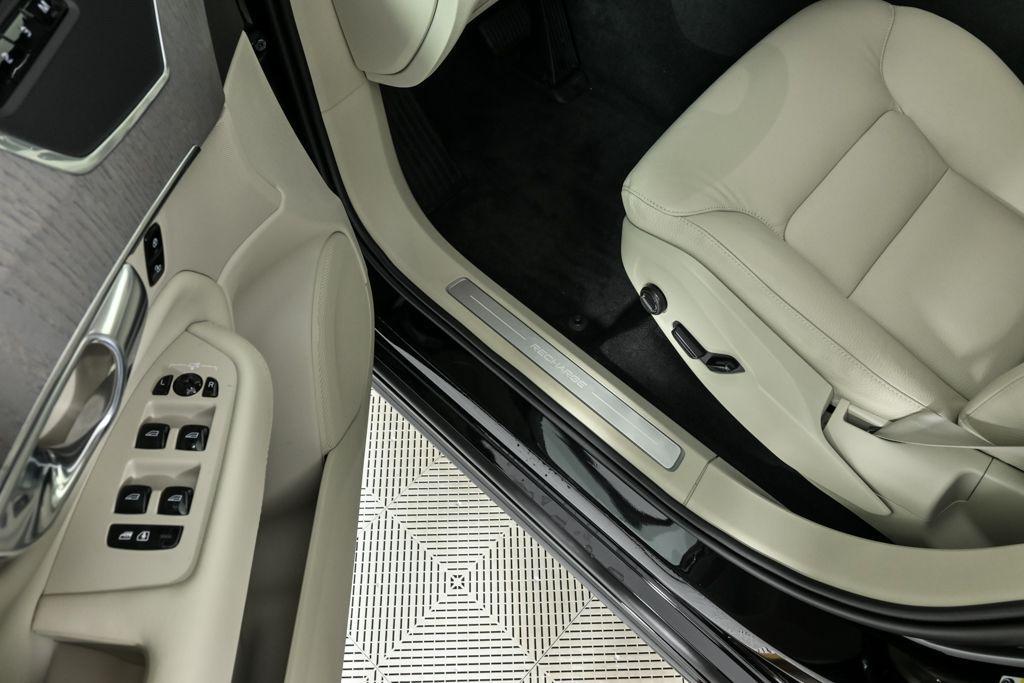 used 2024 Volvo XC90 Recharge Plug-In Hybrid car, priced at $50,401