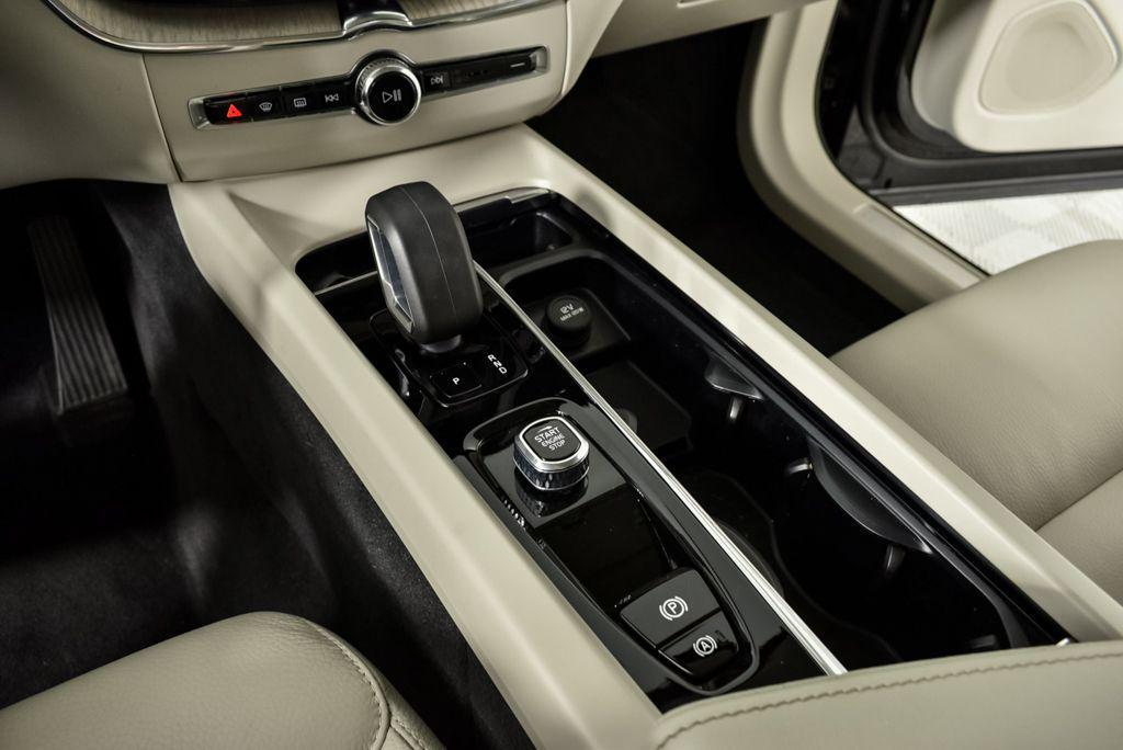 used 2023 Volvo XC60 car, priced at $32,616