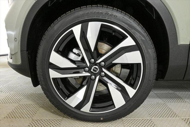 new 2025 Volvo XC40 car, priced at $49,240