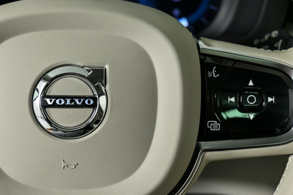 used 2023 Volvo XC60 car, priced at $35,549