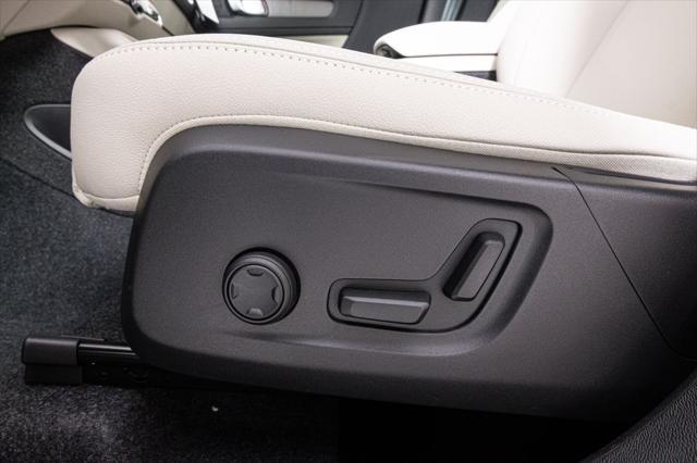 new 2025 Volvo XC40 car, priced at $41,502