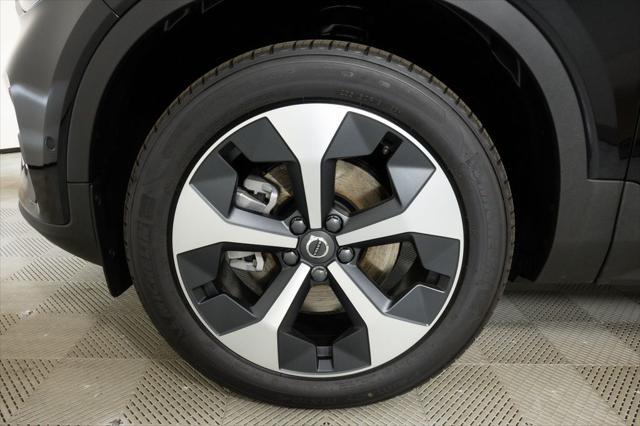 new 2025 Volvo XC40 car, priced at $41,502