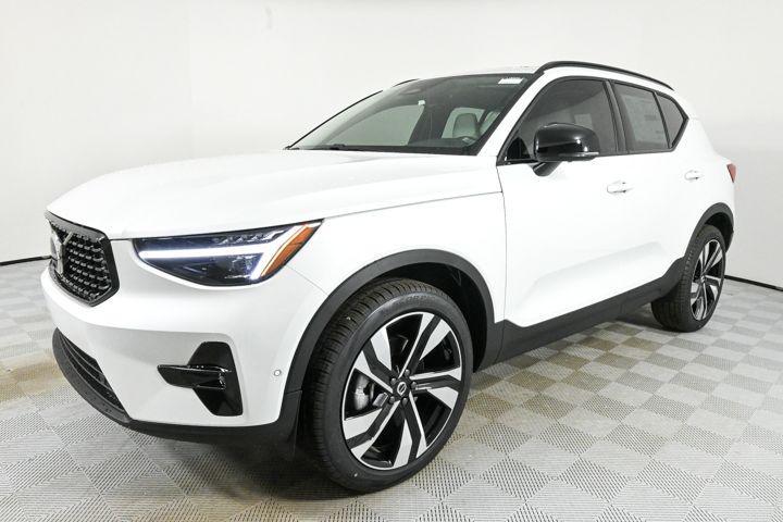 new 2025 Volvo XC40 car, priced at $53,050