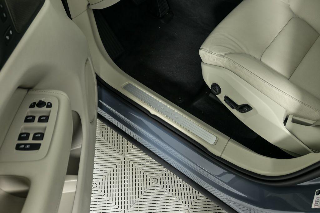 used 2024 Volvo XC60 car, priced at $40,828