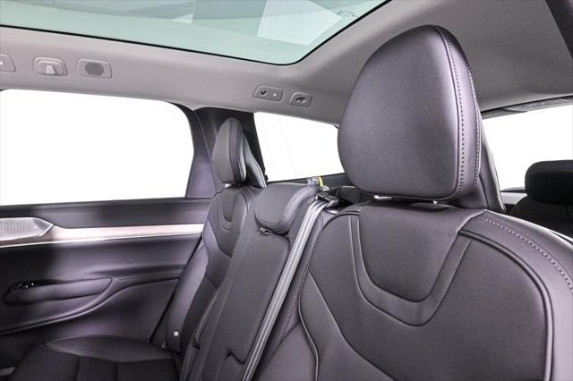 new 2025 Volvo EX90 car, priced at $83,304