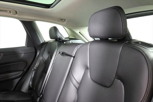new 2025 Volvo XC60 car, priced at $50,895
