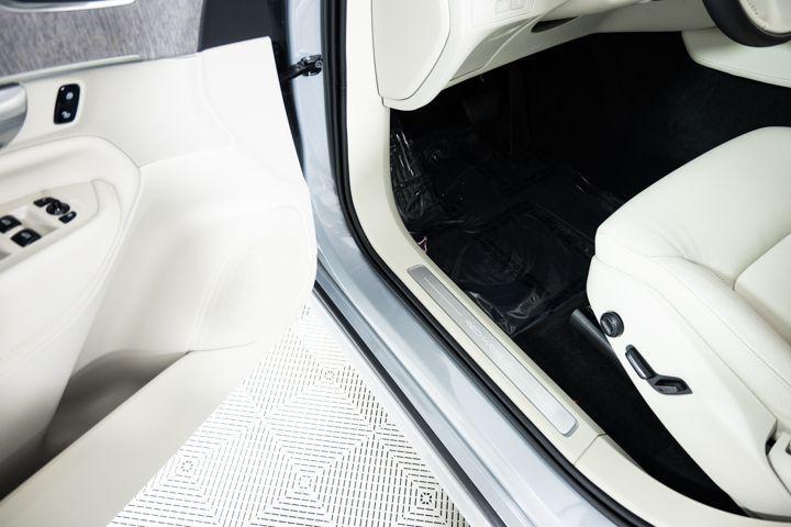 used 2024 Volvo XC90 Recharge Plug-In Hybrid car, priced at $52,977