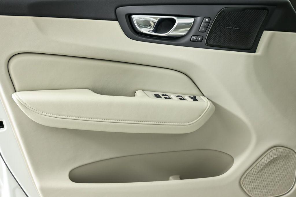 used 2022 Volvo XC60 car, priced at $39,385