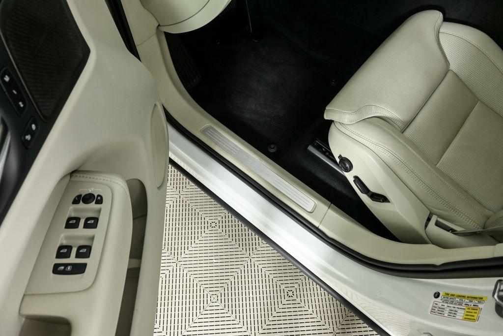 used 2022 Volvo XC60 car, priced at $39,385