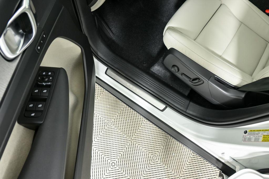 new 2026 Volvo XC40 car